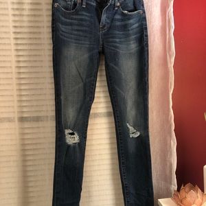 NEVER WORN! Lucky brand medium wash skinny jeans!
